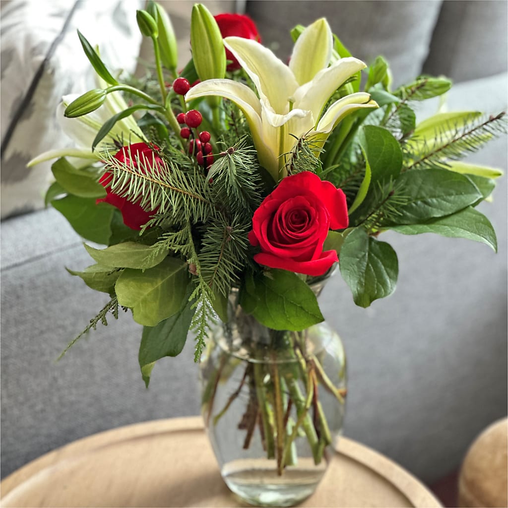 Sparkling Snowflakes Bouquet – CARLSON & CO, Springfield GA