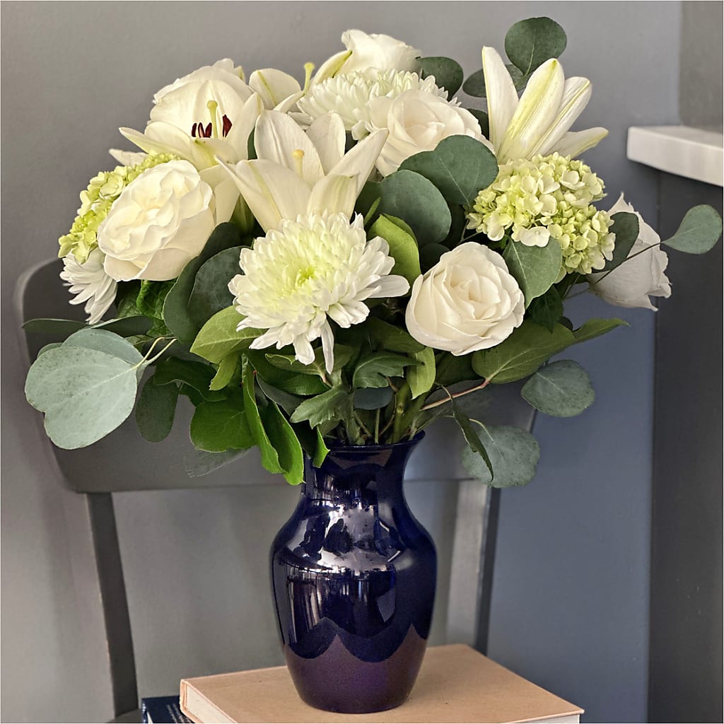 Snowy Dreams Bouquet – CARLSON & CO, Springfield GA