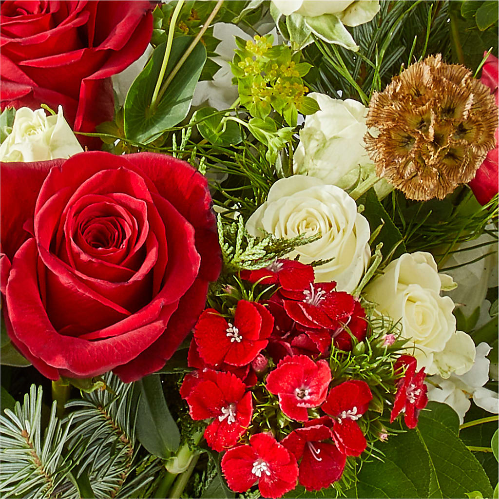 Deck the Halls Bouquet – CARLSON & CO, Springfield GA